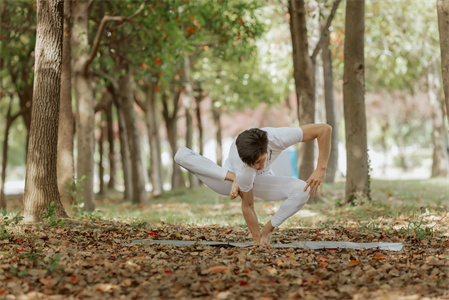 苏州瑜伽培训——拉伸背阔肌