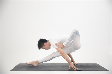 减肥的瑜伽体式——弓式 减肥的瑜伽体式——弓式