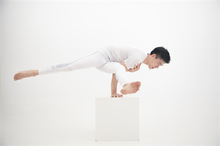 减肥的瑜伽体式——推磨式 减肥的瑜伽体式——推磨式