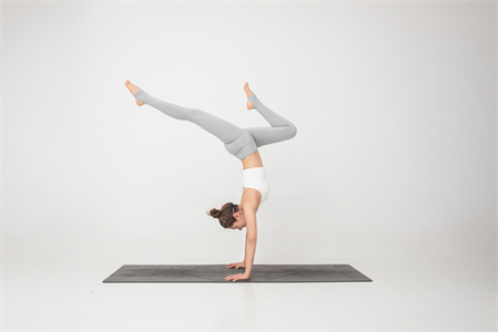 帮助睡眠的瑜伽动作